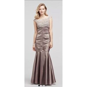 Xscape Formal‎ Gown Lace Top Ruched Bodice Trumpet Evening Dress size 8